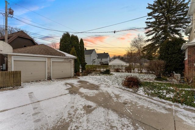 543 Roosevelt ROAD, Kohler, WI 53044