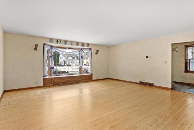 543 Roosevelt ROAD, Kohler, WI 53044