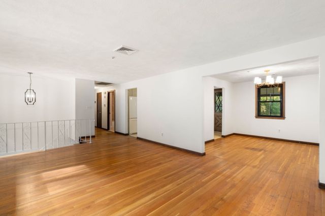 6 Aricia Ln, Winchester, MA 01890