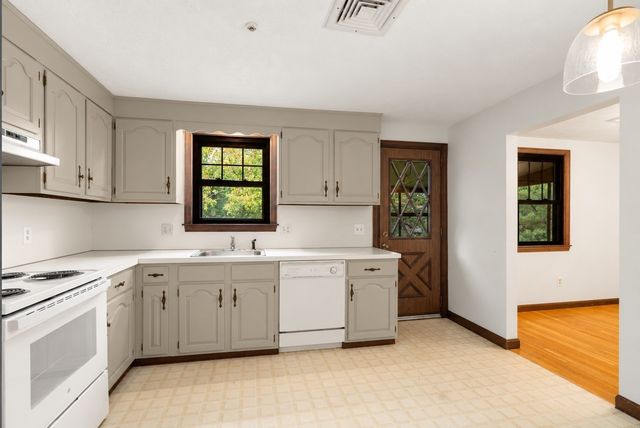 6 Aricia Ln, Winchester, MA 01890