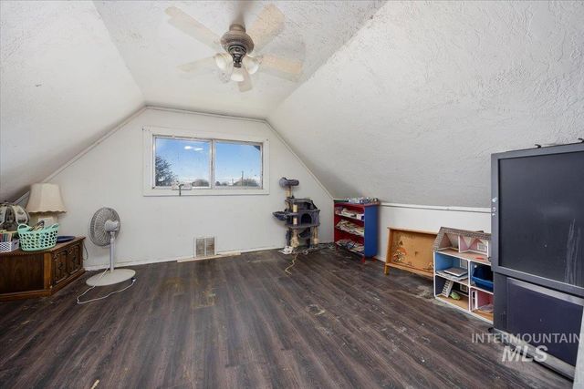 586 Bolton St, Twin Falls, ID 83301