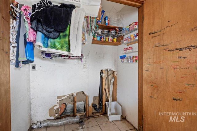 586 Bolton St, Twin Falls, ID 83301