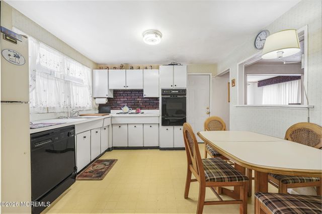 50 Creighton Circle, Old Bridge, NJ 08857