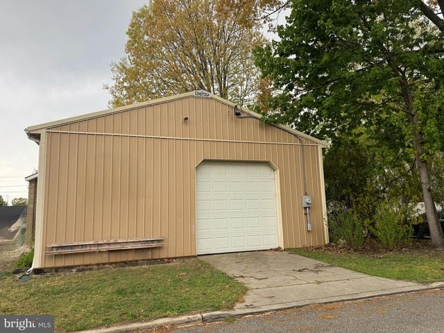 400 MAGNOLIA ST, Beverly, NJ 08010