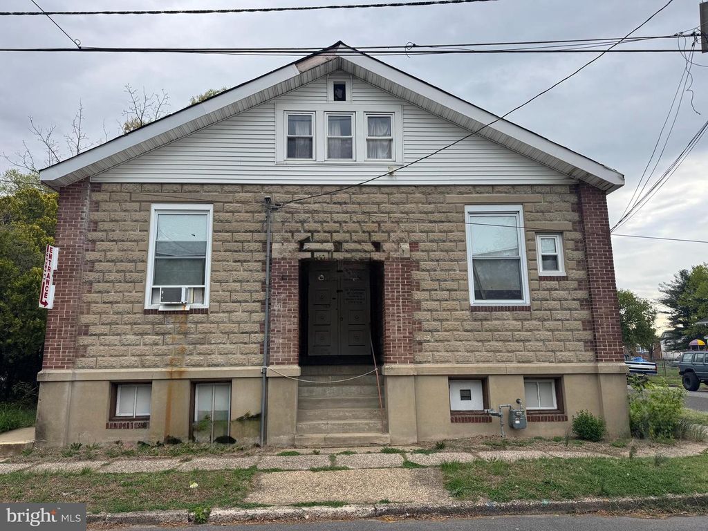 400 MAGNOLIA ST, Beverly, NJ 08010