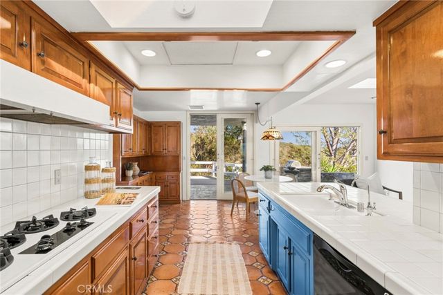 10392 Mira Vista, North Tustin, CA 92705