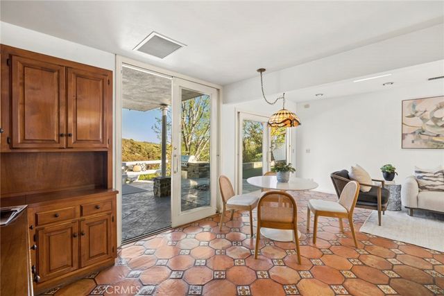 10392 Mira Vista, North Tustin, CA 92705