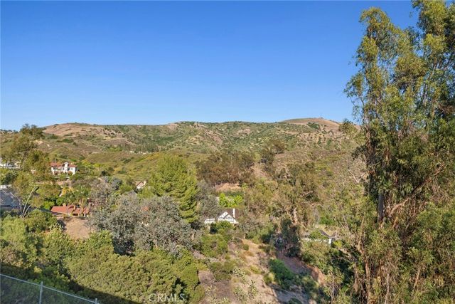 10392 Mira Vista, North Tustin, CA 92705