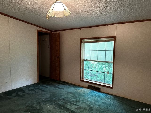 6659 Cross Road, Great Valley, NY 14741