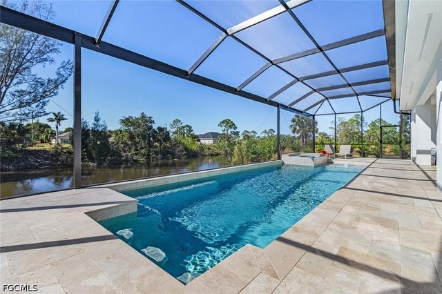 4337 NE 9th CT, Cape Coral, FL 33909