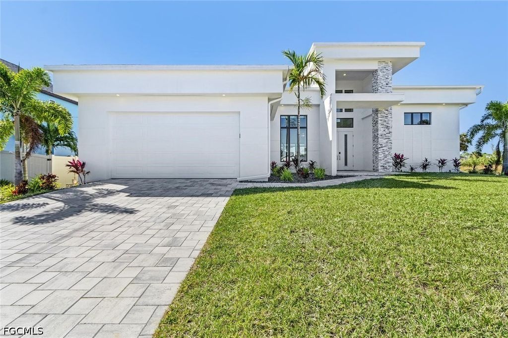4337 NE 9th CT, Cape Coral, FL 33909