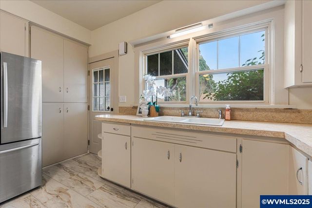 965 N 4th Av, Stayton, OR 97383