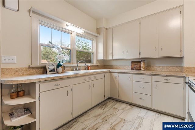 965 N 4th Av, Stayton, OR 97383