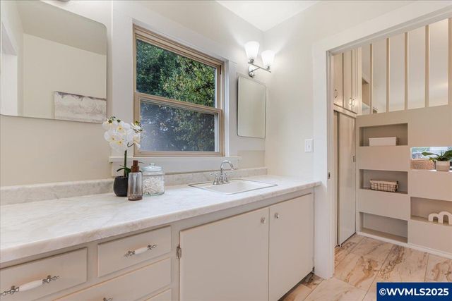 965 N 4th Av, Stayton, OR 97383