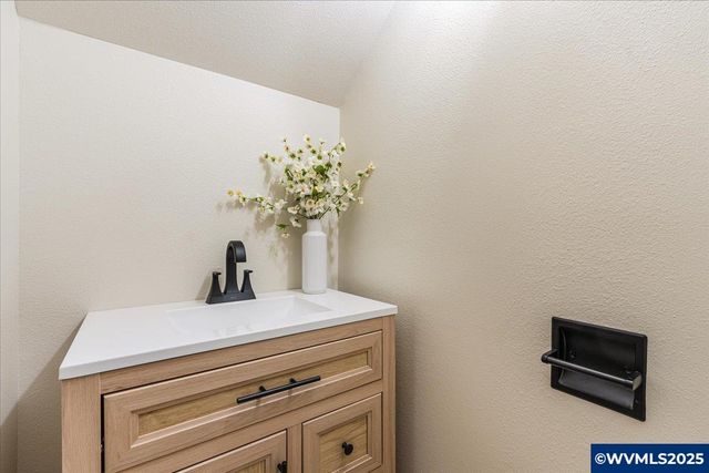 965 N 4th Av, Stayton, OR 97383