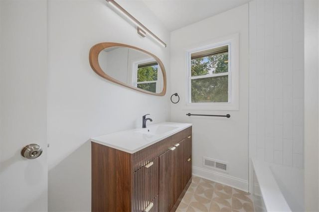 5806 W 75th Street, Prairie Village, KS 66208