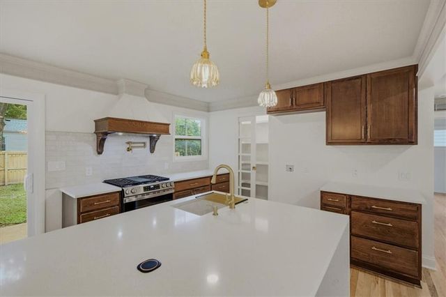 5806 W 75th Street, Prairie Village, KS 66208