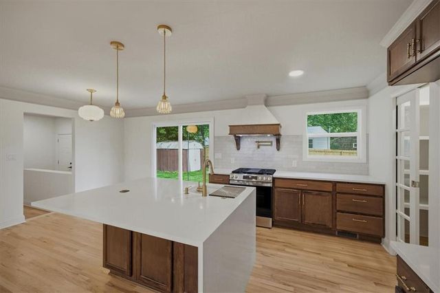 5806 W 75th Street, Prairie Village, KS 66208