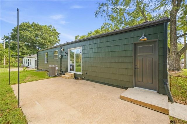 5806 W 75th Street, Prairie Village, KS 66208