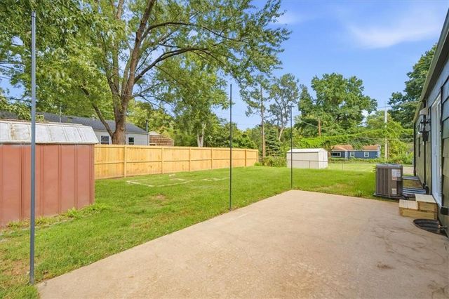 5806 W 75th Street, Prairie Village, KS 66208