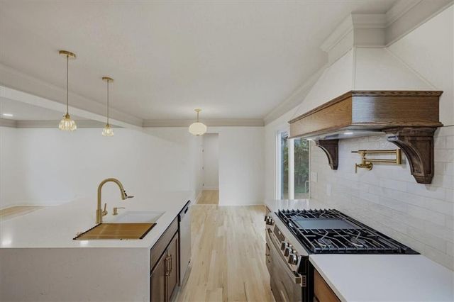 5806 W 75th Street, Prairie Village, KS 66208