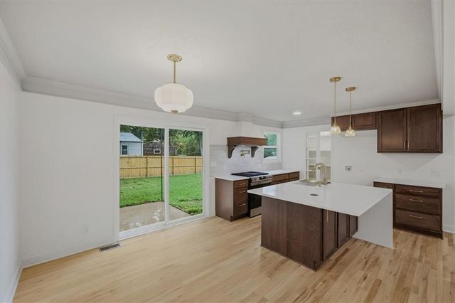 5806 W 75th Street, Prairie Village, KS 66208