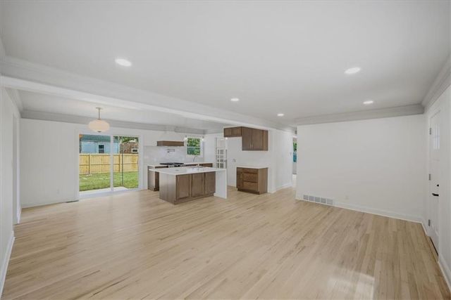 5806 W 75th Street, Prairie Village, KS 66208