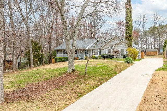 5730 Garden Walk, Flowery Branch, GA 30542