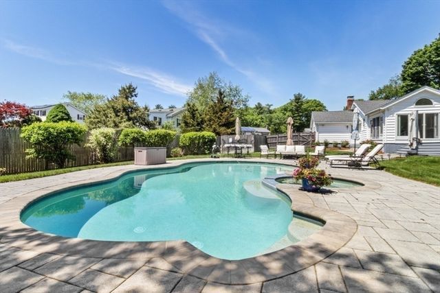 15 Fernwood Road, Saugus, MA 01906