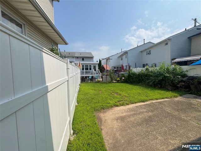 71 Suburbia Court, Jersey City, NJ 07305