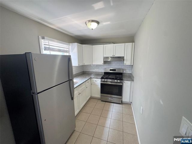 71 Suburbia Court, Jersey City, NJ 07305