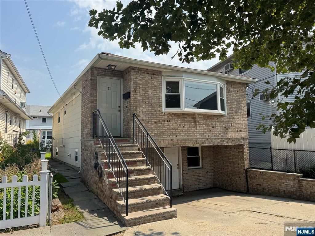 71 Suburbia Court, Jersey City, NJ 07305