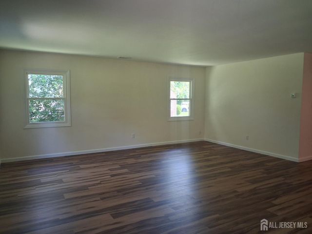 6 Flower Road, Franklin Twsp, NJ 08873