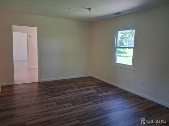 6 Flower Road, Franklin Twsp, NJ 08873