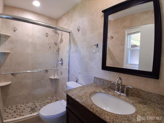 6 Flower Road, Franklin Twsp, NJ 08873