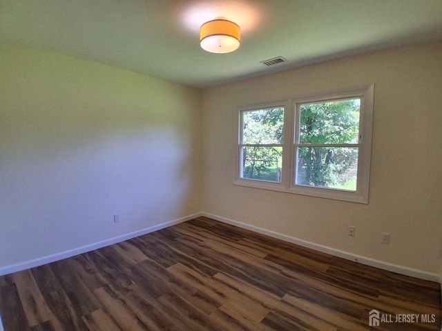 6 Flower Road, Franklin Twsp, NJ 08873