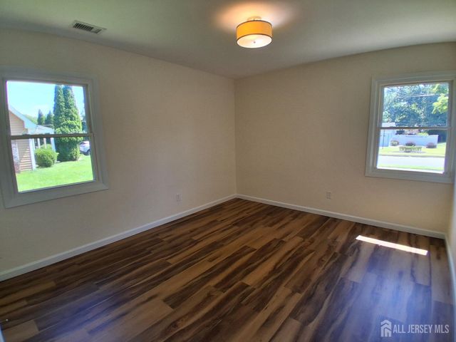 6 Flower Road, Franklin Twsp, NJ 08873
