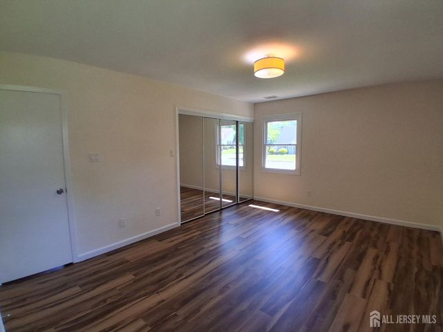6 Flower Road, Franklin Twsp, NJ 08873