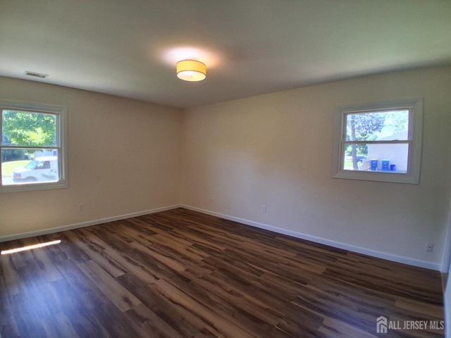 6 Flower Road, Franklin Twsp, NJ 08873