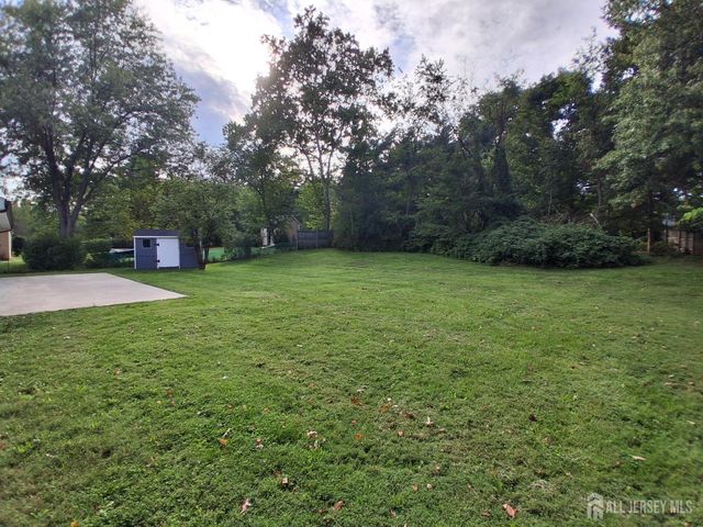 6 Flower Road, Franklin Twsp, NJ 08873