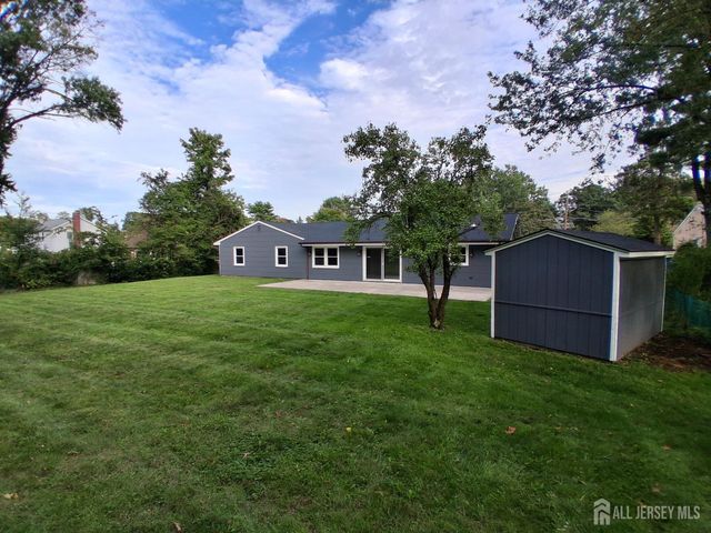 6 Flower Road, Franklin Twsp, NJ 08873