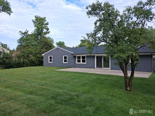 6 Flower Road, Franklin Twsp, NJ 08873