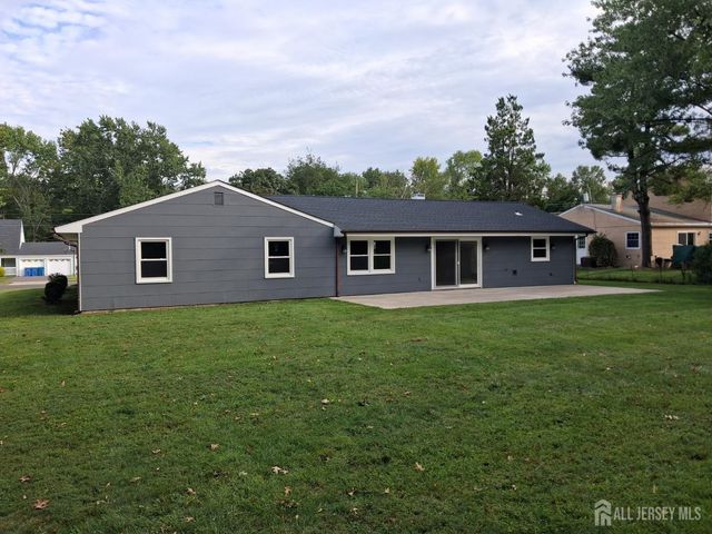6 Flower Road, Franklin Twsp, NJ 08873