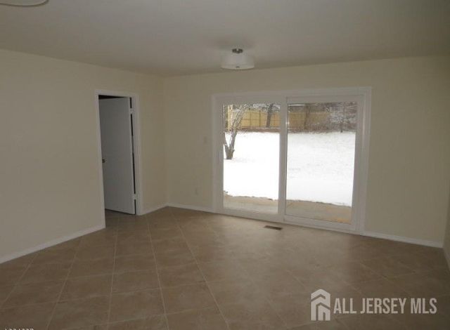 6 Flower Road, Franklin Twsp, NJ 08873