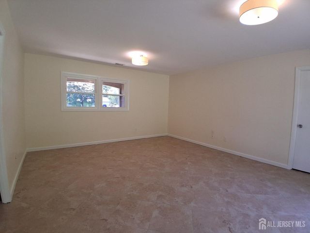 6 Flower Road, Franklin Twsp, NJ 08873