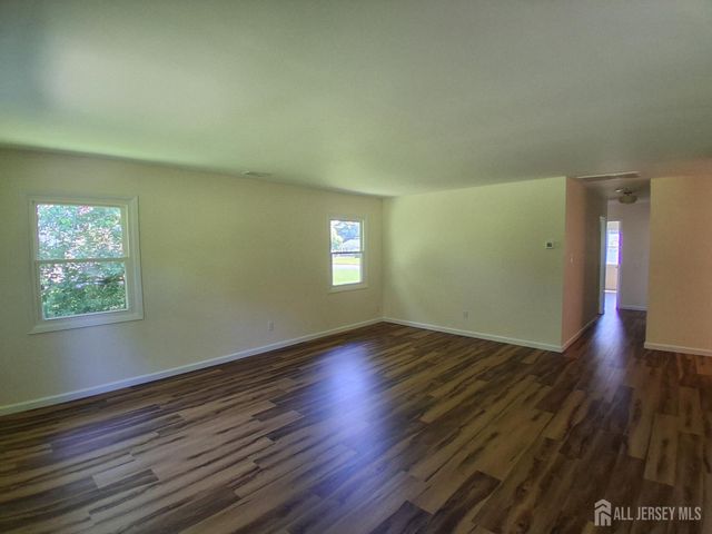 6 Flower Road, Franklin Twsp, NJ 08873