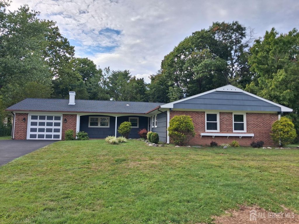 6 Flower Road, Franklin Twsp, NJ 08873