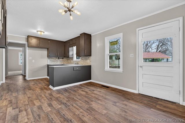 507 W Russell Avenue, Nowata, OK 74048