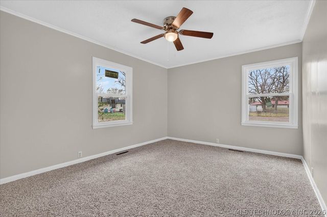 507 W Russell Avenue, Nowata, OK 74048