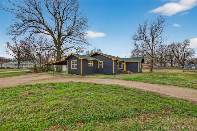 507 W Russell Avenue, Nowata, OK 74048